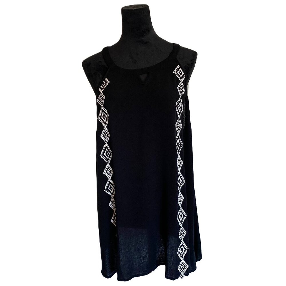 Torrid Black SZ 1X (14/16) Tank with White Embroidered Design